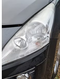 Cloudy headlight before restoration